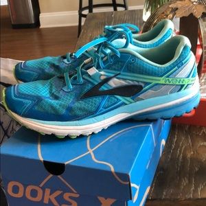 Brooks GTS 19 Running shoes